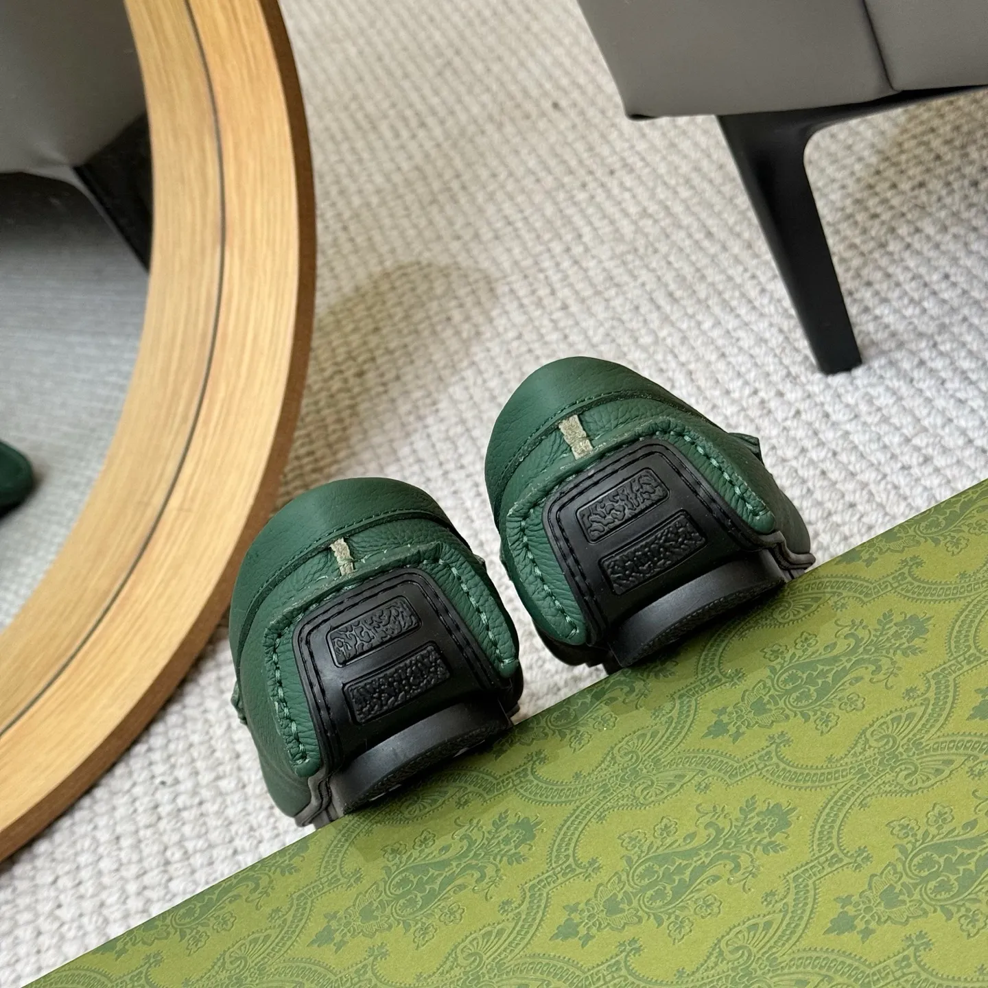 Men's shoes 💰420 (Yangli) Gucci* - the top version of Gucci classic beanie shoes! It is made of imported original cowhide and has a comfortable first layer of sheepskin lining! Original wear-resistant rubber outsole! High quality products! Size 38-46, with shoe dial, cloth bag, card